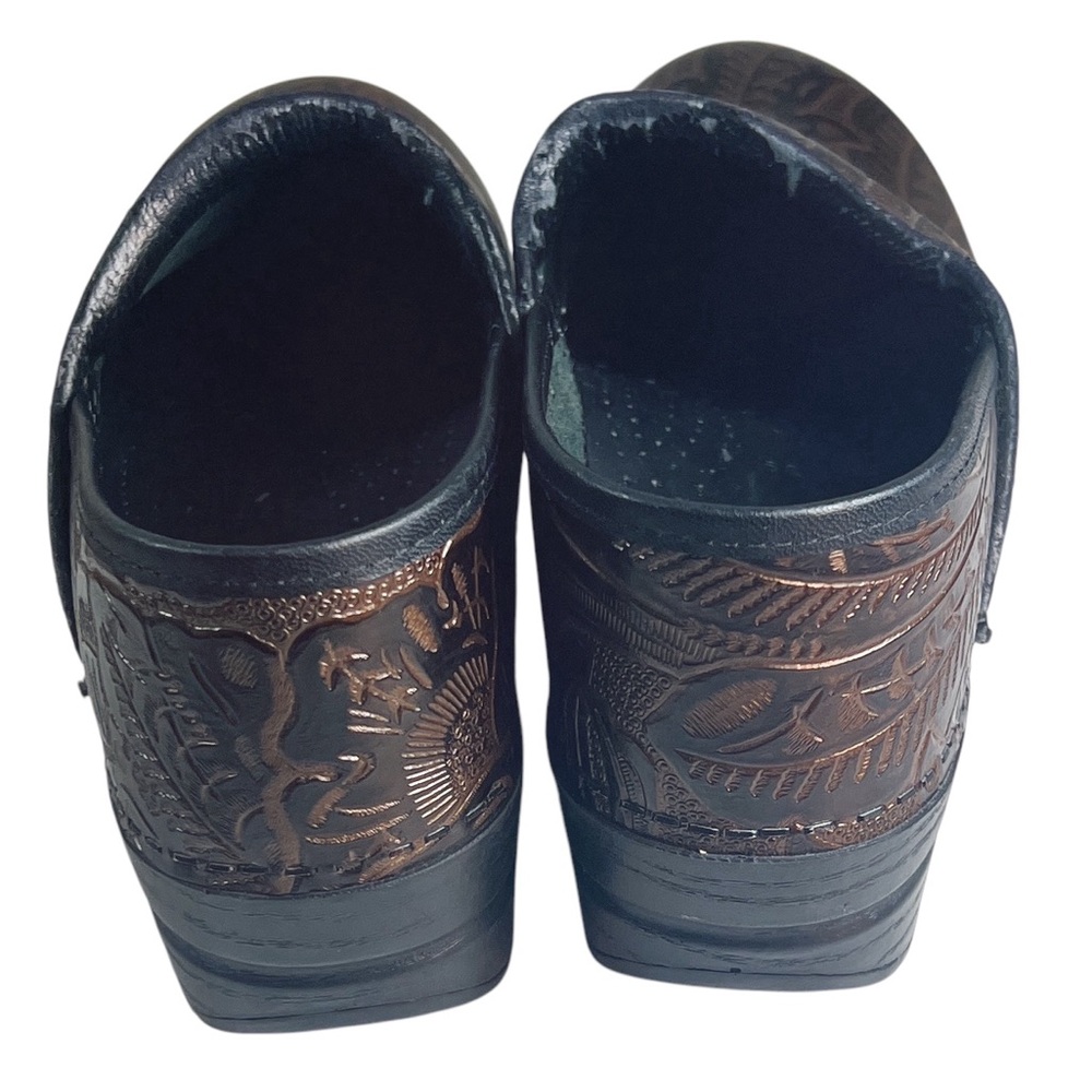 Dansko Brown Tooled Comfort Clogs Size 39 EU / 7 US Comfy Western Work Shoes - Picture 4 of 8